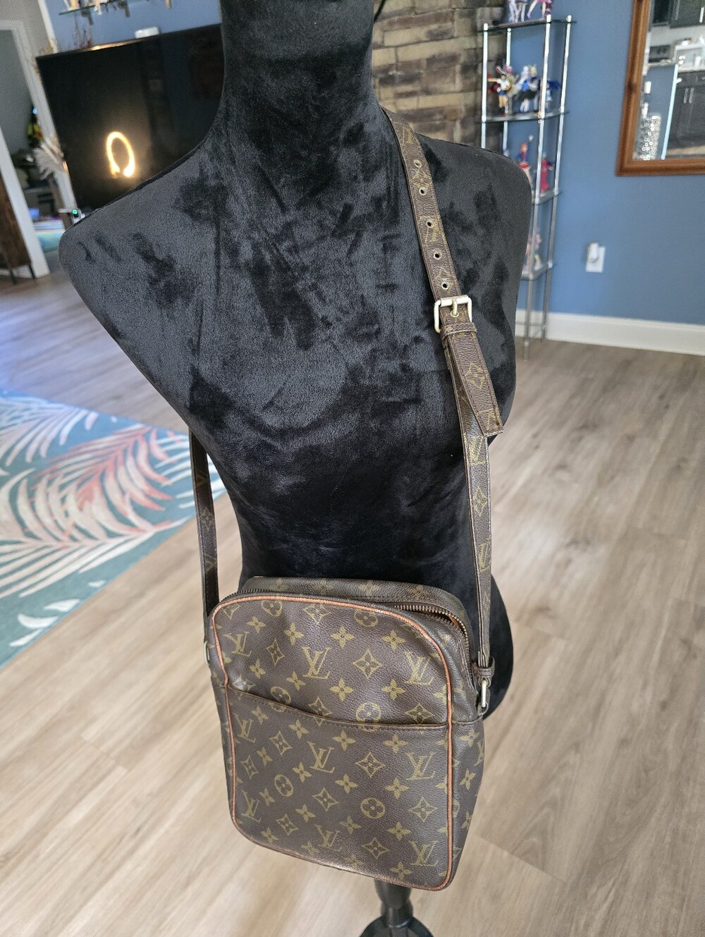 Authentic Louis Vuitton Monogram Canvas Messenger Bag in Brown